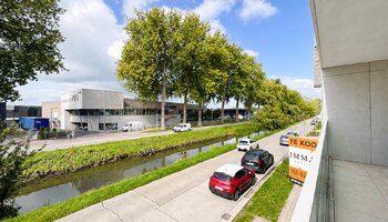 Tweeslaapkamer appartement met terras en zicht op het water
