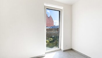 Tweeslaapkamer appartement met terras en zicht op het water