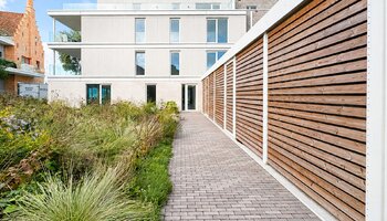 Tweeslaapkamer appartement met terras en zicht op het water