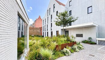 Tweeslaapkamer appartement met terras en zicht op het water