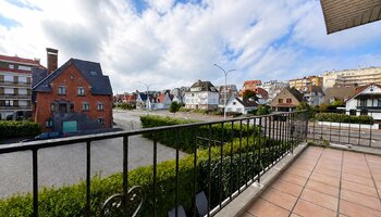 Appartement de 3 pièces, avec une grande terrasse et une vue dégagée, près de la plage d'Albert