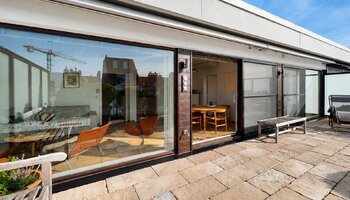 Penthouse met groot terras en  1-SLK gelegen nabij de Zeedijk, het Van Bunnenplein en de Lippenslaan