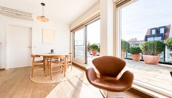 Penthouse met groot terras en  1-SLK gelegen nabij de Zeedijk, het Van Bunnenplein en de Lippenslaan