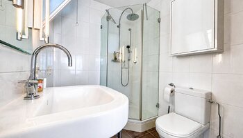 Penthouse met groot terras en  1-SLK gelegen nabij de Zeedijk, het Van Bunnenplein en de Lippenslaan