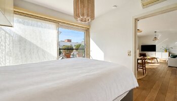 Penthouse met groot terras en  1-SLK gelegen nabij de Zeedijk, het Van Bunnenplein en de Lippenslaan