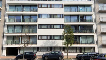 Penthouse met groot terras en  1-SLK gelegen nabij de Zeedijk, het Van Bunnenplein en de Lippenslaan