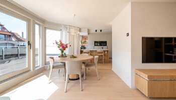 Subliem gerenoveerde penthouse met 3SLK en fenomenale terrassen vlakbij de zee en het centrum
