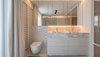 Subliem gerenoveerde penthouse met 3SLK en fenomenale terrassen vlakbij de zee en het centrum