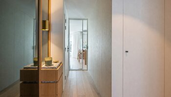 Subliem gerenoveerde penthouse met 3SLK en fenomenale terrassen vlakbij de zee en het centrum
