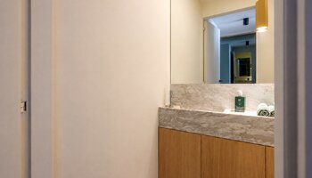 Subliem gerenoveerde penthouse met 3SLK en fenomenale terrassen vlakbij de zee en het centrum
