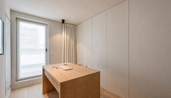 Subliem gerenoveerde penthouse met 3SLK en fenomenale terrassen vlakbij de zee en het centrum
