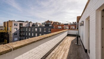 Subliem gerenoveerde penthouse met 3SLK en fenomenale terrassen vlakbij de zee en het centrum