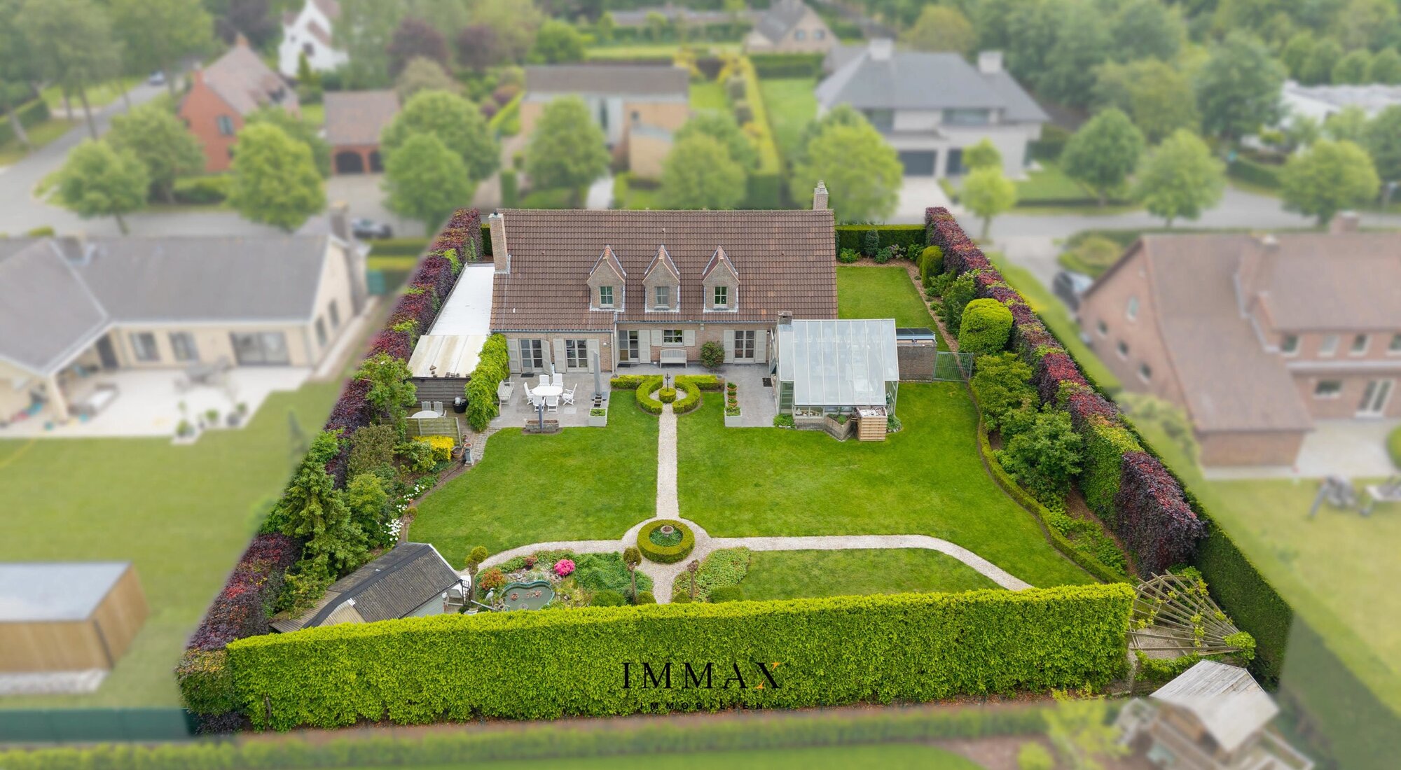 Charmante villa met prachtige tuin, 4 slaapkamers op topligging in woonpark Grote Thems
