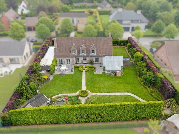 Charmante villa met prachtige tuin, 4 slaapkamers op topligging in woonpark Grote Thems