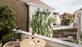 High-end hoekappartement met zonneterras en zicht op de Dijver