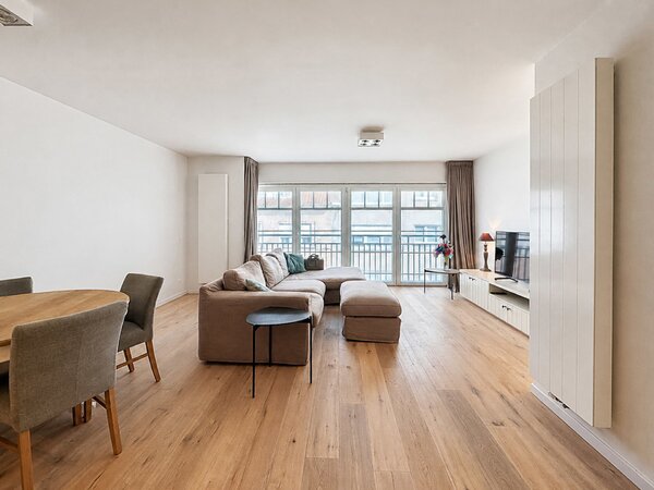 Ruim en recent 2SLK-appartement met zuidgericht terras, nabij de Lippenslaan