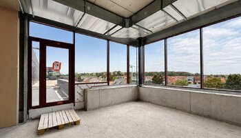 Exclusief hoek kantoor met terras in Bula Brugge