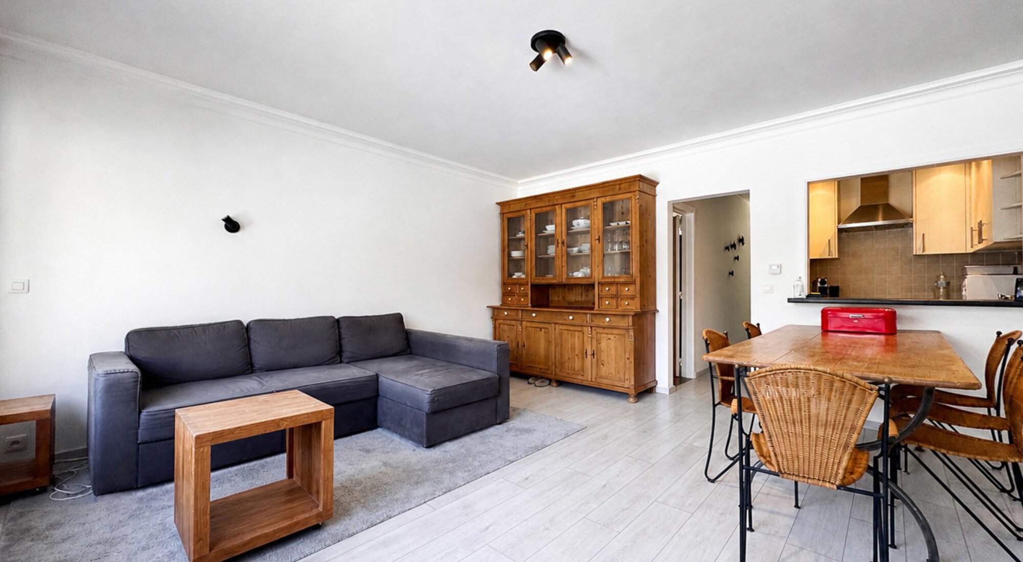Charmant appartement 1SLK avec vue dégagée, à proximité de la mer et des commerces