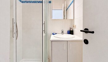 Charmant appartement 1SLK avec vue dégagée, à proximité de la mer et des commerces
