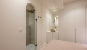 Luxueus gerenoveerd 3SLK-appartement met open zicht