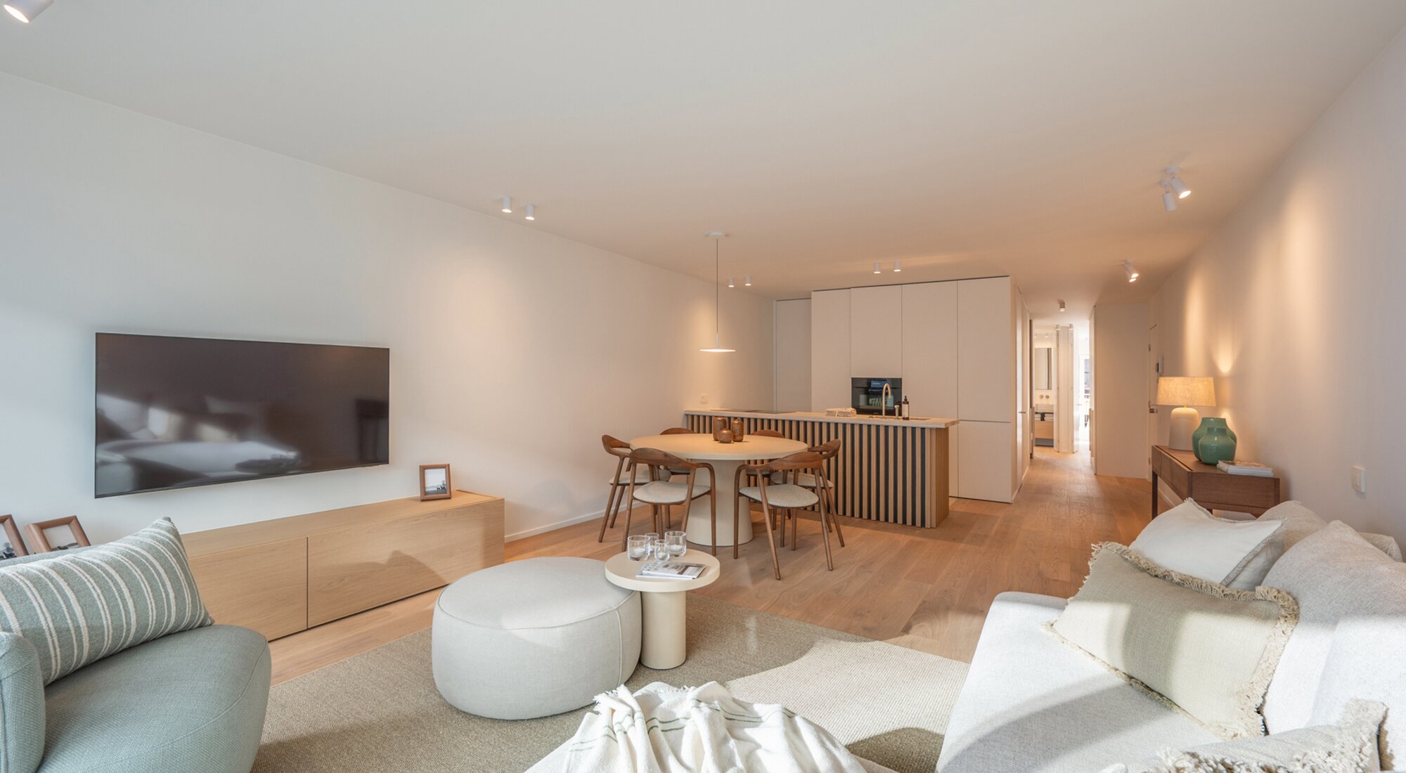Prachtig gerenoveerd 3SLK-appartement met grote terrassen in de Kustlaan