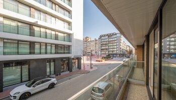 Prachtig gerenoveerd 3SLK-appartement met grote terrassen in de Kustlaan