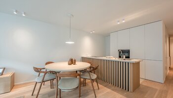 Prachtig gerenoveerd 3SLK-appartement met grote terrassen in de Kustlaan