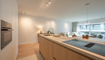 Prachtig gerenoveerd 3SLK-appartement met grote terrassen in de Kustlaan