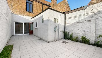 Maison à rénover comprenant 3 chambres et une dépendance