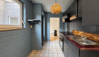 Maison à rénover comprenant 3 chambres et une dépendance