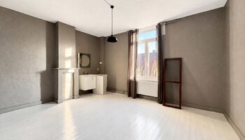Maison à rénover comprenant 3 chambres et une dépendance