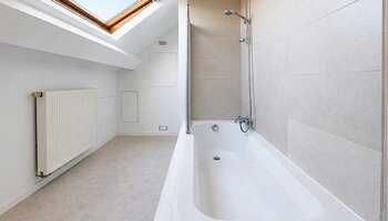 Maison à rénover comprenant 3 chambres et une dépendance