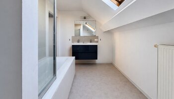 Maison à rénover comprenant 3 chambres et une dépendance