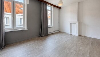 Maison à rénover comprenant 3 chambres et une dépendance