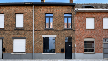 Maison à rénover comprenant 3 chambres et une dépendance