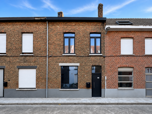 Maison à rénover comprenant 3 chambres et une dépendance