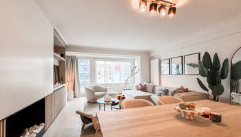 Prachtig en ruim gerenoveerd 2SLK-appartement in de Lippenslaan
