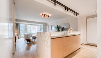 Prachtig en ruim gerenoveerd 2SLK-appartement in de Lippenslaan