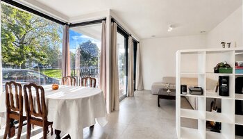 Gelijkvloers appartement met gezellig terras