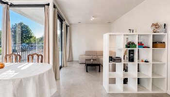 Gelijkvloers appartement met gezellig terras