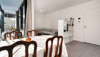 Gelijkvloers appartement met gezellig terras