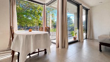 Gelijkvloers appartement met gezellig terras