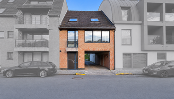 Instapklare woning met ruime garage in het centrum van Oostkamp