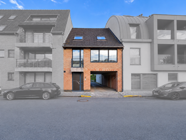 Instapklare woning met ruime garage in het centrum van Oostkamp