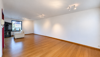 Instapklare woning met ruime garage in het centrum van Oostkamp