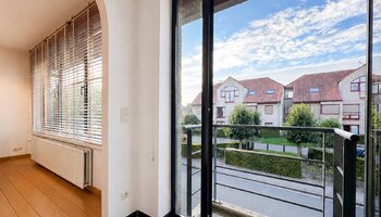 Instapklare woning met ruime garage in het centrum van Oostkamp