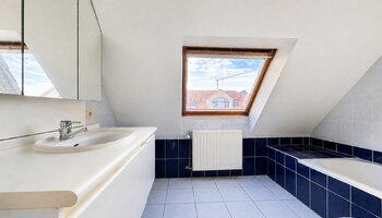 Instapklare woning met ruime garage in het centrum van Oostkamp