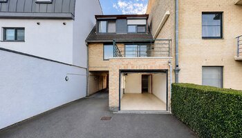 Instapklare woning met ruime garage in het centrum van Oostkamp