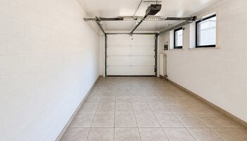 Instapklare woning met ruime garage in het centrum van Oostkamp