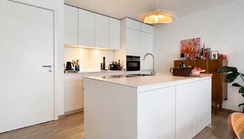 Appartement de 2 chambres à coucher nouvellement construit avec terrasse orientée au sud
